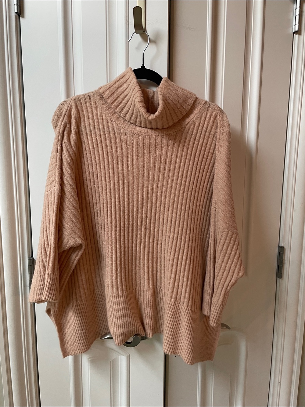 Prologue cream/peach colored super soft turtleneck sweater, size medium